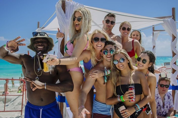 Mandala Beach Cancún: Donde la Fiesta y el Paraíso se Encuentran