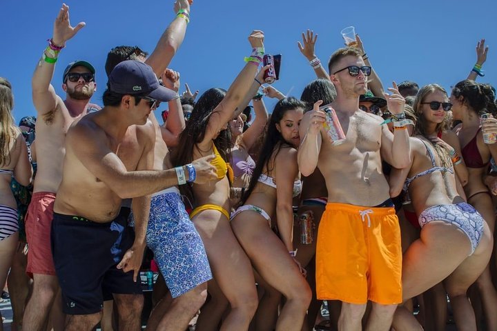 Mandala Beach Cancún: Donde la Fiesta y el Paraíso se Encuentran