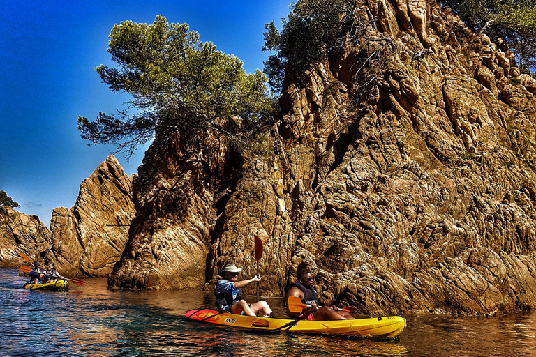 Kayak de mar en la Costa Brava: explora calas escondidas y vive una aventura inolvidable